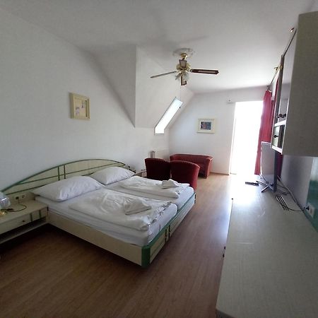 Hotel Familia ซามาร์ดี ภายนอก รูปภาพ