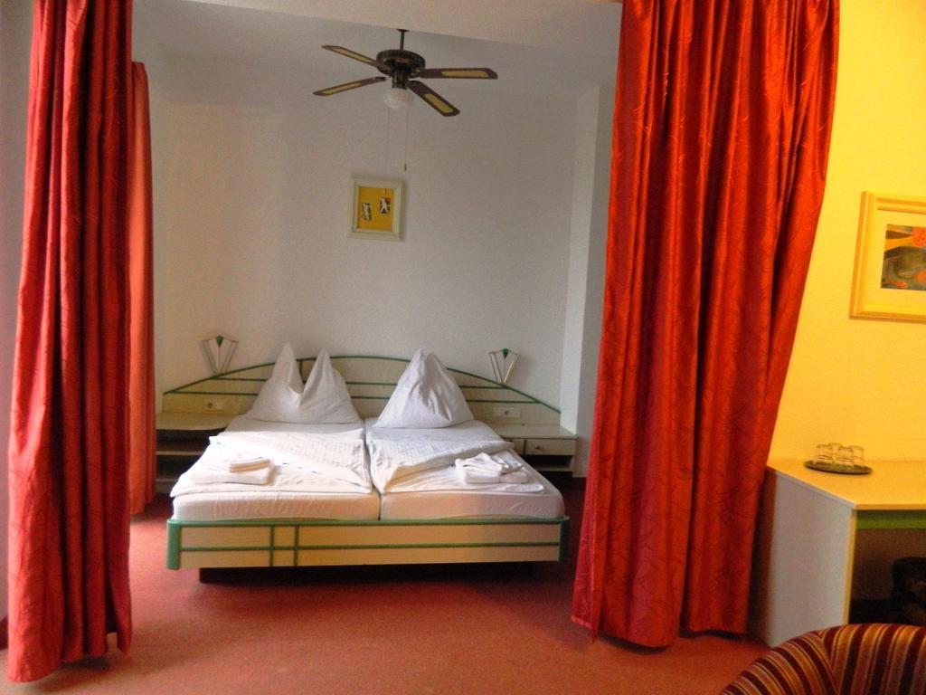 Hotel Familia ซามาร์ดี ภายนอก รูปภาพ